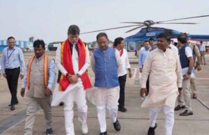 मुख्यमंत्री साय पहुंचे जगदलपुर, जनप्रतिनिधियों और प्रशासनिक अधिकारियों ने किया स्वागत