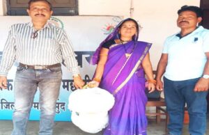 महासमुंद : ‘सुशासन तिहार में मत्स्य विभाग की योजना से लाभान्वित हुए टिकेश्वर एवं गंगाबाई’