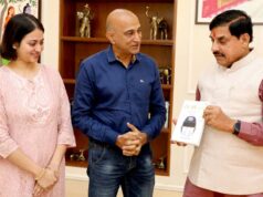 मुख्यमंत्री डॉ.यादव ने क्रिकेटर और कोच अमय खुरासिया की पुस्तक 74 वर्ष बाद पुस्तक का विमोचन किया