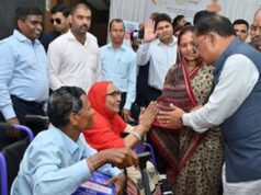 मुख्यमंत्री विष्णु देव साय ने सियान गुड़ी का उद्घाटन किया, वरिष्ठजनों के साथ कैरम खेलकर उन्हें प्रोत्साहित किया