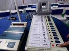 बंगाल चुनाव से पहले EC का सख्त आदेश, EVM बटन पर गोंद या परफ्यूम लगाने पर होगी कड़ी सजा