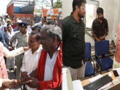 डॉ. मोहन यादव ने खरीदी केंद्र पर किया अचानक दौरा, किसानों से चाय पर चर्चा, CM ने पूछे भुगतान और तौल के सवाल