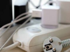 बिजली के उतार-चढ़ाव से बचाव: क्यों जरूरी है पूरे घर के लिए वोल्टेज स्टेबलाइजर