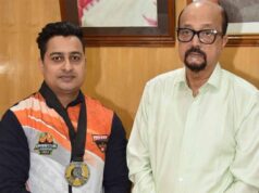 राज्यपाल डेका ने स्वर्ण पदक विजेता आर्मरेसलर मंत झा को दी बधाई राज्यपाल रमेन डेका
