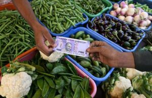 Inflation Update: टमाटर और ज्वेलरी ने बढ़ाया खर्च, लेकिन आलू-प्याज की कीमतों ने संभाली रसोई का बजट