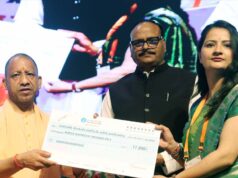 मुख्यमंत्री योगी ने बांटे चेक, अनुदेशकों ने कहा- पहली बार मिला इतना सम्मान
