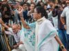 टीएमसी के आरोप और EC का जवाब: ममता की मौजूदगी और कार्यकर्ताओं के पहरे की पूरी कहानी