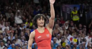 कुश्ती में नया झटका: सेमीफाइनल में हार के बाद विनेश फोगाट का वायरल बयान—‘मैं वापस आऊंगी’