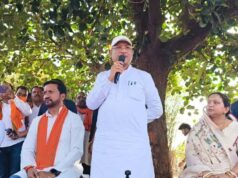 तेंदूपत्ता संग्राहकों के बीच पहुंचे CM विष्णु देव साय, महुआ पेड़ के नीचे लगाई चौपाल