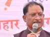 मुख्यमंत्री विष्णु देव साय ने बलौदबाजार जिले के करहीबाजार में हितग्राहियों से की आत्मीय बातचीत