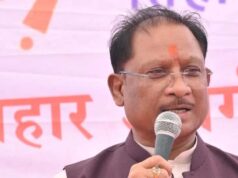 मुख्यमंत्री विष्णु देव साय ने बलौदबाजार जिले के करहीबाजार में हितग्राहियों से की आत्मीय बातचीत