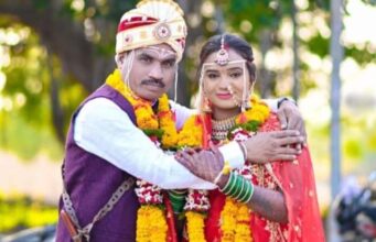 एक दुल्हन और नौ दूल्हे: पहले 8 से हो चुके थे फेरे, चौंकाने वाली कहानी दुल्हन की अनोखी शादी: पहले 8 दूल्हों संग हो चुके फेरे, अब नौवां शादी का हैरान कर देने वाला सच: एक लड़की और नौ दूल्हे, पहले 8 हो चुके फे