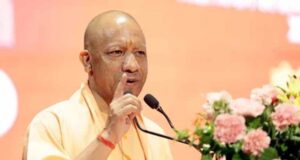 शिक्षामित्रों के लिए डबल तोहफा, 18 हजार मानदेय के साथ अब मिलेगा सम्मान