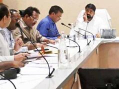 विकास परियोजनाओं में लापरवाही पर सख्ती, उद्योग मंत्री देवांगन ने अधिकारियों की लगाई क्लास