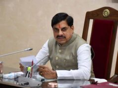 मुख्यमंत्री ने नीलगंगा आश्रम के कार्यक्रम में प्राप्त किया साधु-संतों का आशीर्वाद