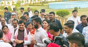 न कारकेड, न विशेष काफिला… बड़ी सादगी से लोगों के बीच पहुंचे मुख्यमंत्री