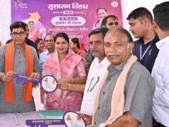 धमतरी के पीपरछेड़ी समाधान शिविर में मंत्री टंक राम वर्मा ने मौके पर किया जनसमस्याओं का त्वरित निराकरण