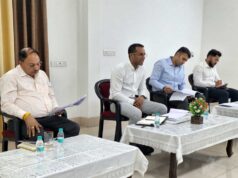विभागीय अधिकारियों की बैठक लेकर सड़क और भवन निर्माण कार्यों की समीक्षा की
