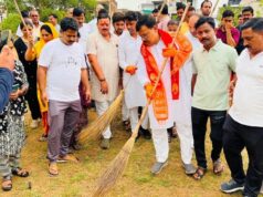 रात्रि विश्राम के दौरान जनता से रूबरू हुए ऊर्जा मंत्री तोमर, ‘एक पेड़ मां के नाम’ अभियान में किया पौधरोपण