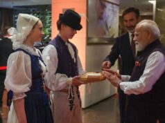 ‘वंदे मातरम्’ की गूंज और रोटी-नमक की परंपरा, स्लोवाकिया में PM मोदी ने बढ़ाए भारत-यूरोप संबंधों के कदम