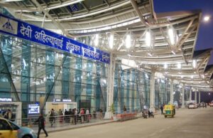 इंदौर एयरपोर्ट के विस्तार का सपना अधूरा, 10 साल बाद भी 143 एकड़ जमीन का इंतजार
