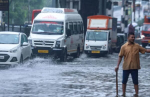 Monsoon Rain in Mumbai: मूसलाधार बारिश से जनजीवन प्रभावित, जलभराव और ट्रैफिक जाम ने बढ़ाई लोगों की परेशानी