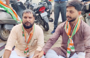 रतलाम से पैदल पहुंचे कांग्रेस कार्यकर्ता, निष्कासन रद्द करने की मांग को लेकर PCC के बाहर प्रदर्शन