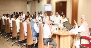 राज्यपाल पटेल का आह्वान, सिकल सेल बीमारी के खात्मे के लिए तेज करें जागरूकता और जांच अभियान