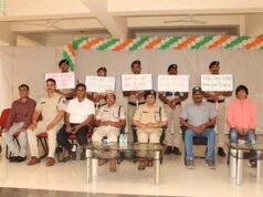 मानव श्रृंखला बनाकर दिया जन-जागरूकता का संदेश