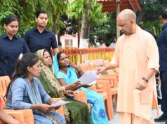 लगातार दूसरे दिन जनता दर्शन में 150 लोगों की समस्याएं सुनीं सीएम योगी आदित्यनाथ ने