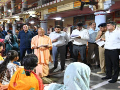 गोरखनाथ मंदिर में मुख्यमंत्री योगी ने करीब 250 लोगों से मुलाकात कर सुनीं समस्याएं
