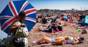 Europe Heatwave: यूके में हीटवेव से 2700 मौतें, बदलते मौसम ने बढ़ाई चिंता, सऊदी जैसी गर्मी की चेतावनी