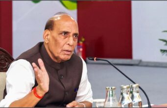 ‘राष्ट्रसेवा में जुटा RSS’, रजिस्ट्रेशन विवाद पर राजनाथ सिंह का पलटवार