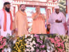 बुजुर्गों से बोले सीएम योगी- युवाओं को सपा की गुंडागर्दी, उपद्रव व लूट के बारे में बताइए
