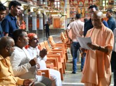 बारिश के बीच जनता से मिले सीएम योगी, अधिकारियों को दिए सख्त निर्देश