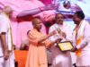 वाहन को हरी झंडी दिखाकर सीएम योगी ने रवाना किया यूपी का आम