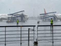 Mumbai Airport Weather: जीरो विजिबिलिटी से उड़ानें प्रभावित, इंदौर में 2 मिनट के गैप में उतरे दो पैसेंजर विमान, 240+ यात्री परेशान