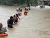 महासमुंद में बड़ा हादसा टला, उफनते नाले से 14 मजदूरों को सैनिकों ने सुरक्षित बचाया