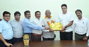 जनसंपर्क संचालनालय के सहायक ग्रेड-03 गुलजारी लाल तम्बोली को सेवानिवृत्ति पर दी गई भावभीनी विदाई