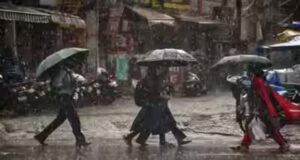 बादलों का डेरा और तेज बारिश, यूपी में अगले दिनों बढ़ेगी मुश्किलें
