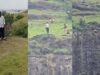 महाराष्ट्र पहाड़ी हादसा: बेटे को बचाने कूदा पिता, फिर मां ने भी लगाई छलांग; तीनों की मौत