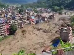 पहाड़ों में उठा धुएं का गुबार और मच गई तबाही, नेपाल बाढ़ के 4 डरावने VIDEO वायरल