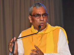 रक्षाबंधन पर सपा दफ्तर में लिफाफे का खेल, राजभर ने अखिलेश को बताया ‘शाह-ए-बेखबर’