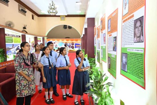 ‘वंदे मातरम्’ की 150 वर्षों की गौरवशाली यात्रा, सेनानियों के योगदान और सुशासन की उपलब्धियों का प्रदर्शन