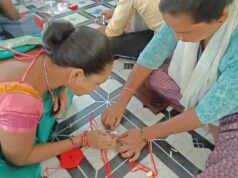 जो कभी चलाती थीं बंदूक, आज बना रहीं राखियां; नक्सली बहनों की बदली तस्वीर