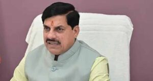 मुख्यमंत्री ने शुभकामनाएं देकर उपहार भेंट किए