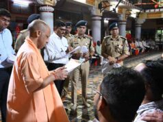 गोरखनाथ मंदिर में जनता दर्शन, CM योगी ने दिया भरोसा- सबकी समस्या का होगा समाधान