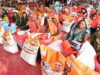बाढ़ पीड़ितों की मदद में जुटी योगी सरकार, राहत अभियानों के तहत बांटे 3.36 लाख लंच पैकेट