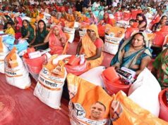 बाढ़ पीड़ितों की मदद में जुटी योगी सरकार, राहत अभियानों के तहत बांटे 3.36 लाख लंच पैकेट