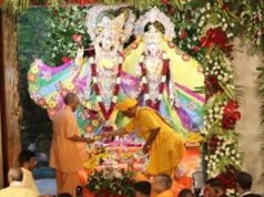 जन्माष्टमी पर कृष्ण भक्ति में डूबे योगी आदित्यनाथ, गो पूजन कर श्रद्धालुओं को किया संबोधित